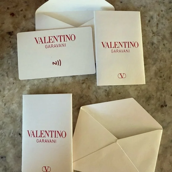 Valentino Garavani Black and Cream Patterned Bucket Hat - Picture 9 of 13